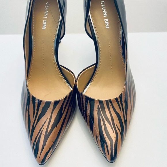 Gianni Bini Black and Brown Heels with Elegant Design - Picture 1 of 5